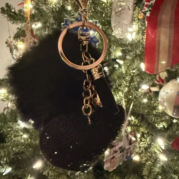 Black heart and pom-pom key ring bag charm - Picture 3 of 4